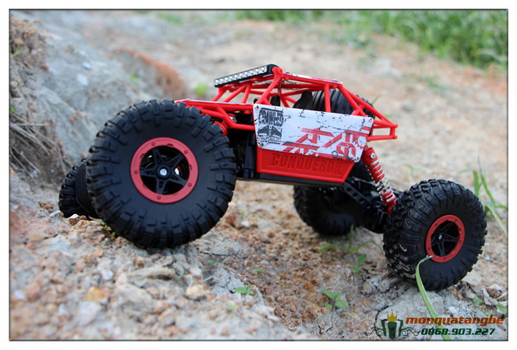 Can ban xe dia hinh dieu khien tu xa