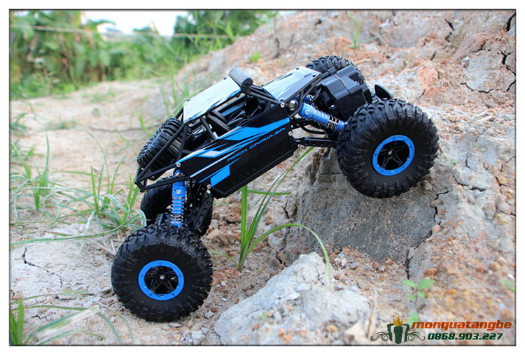 Can ban xe dia hinh dieu khien tu xa