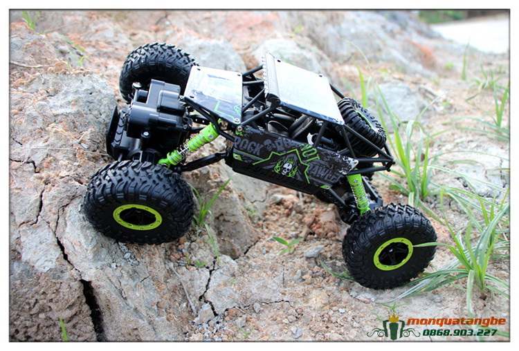 Can ban xe dia hinh dieu khien tu xa