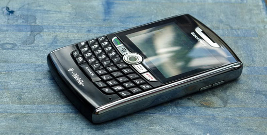Dong thiet bi Blackberry 8800 la 1 trong so cac dong Blackberry co dien gia tri xin do ben cao