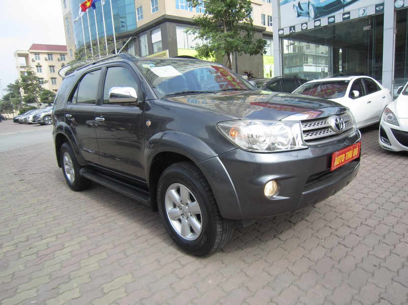 Toyota Fortuner 27 4x4 may xang 2009