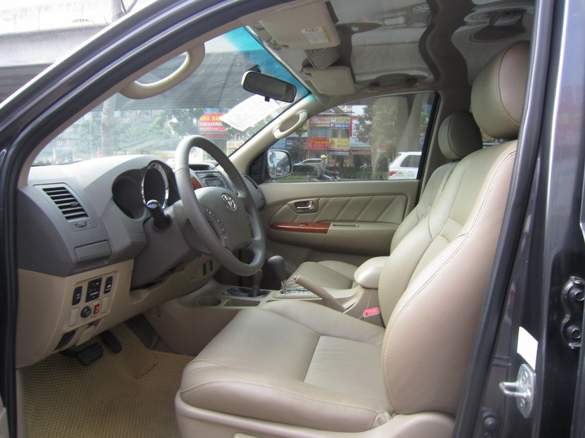 Toyota Fortuner 27 4x4 may xang 2009