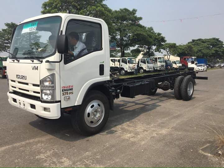 ban xe tai isuzu 82 tan thung dai 6m9 gia re