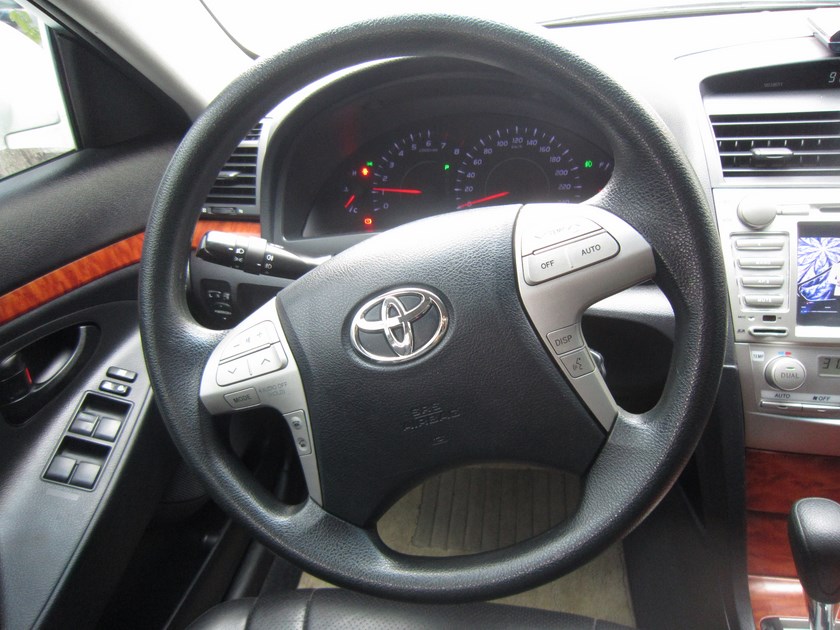 Toyota Camry 20 2011 nhap khau 769 trieu