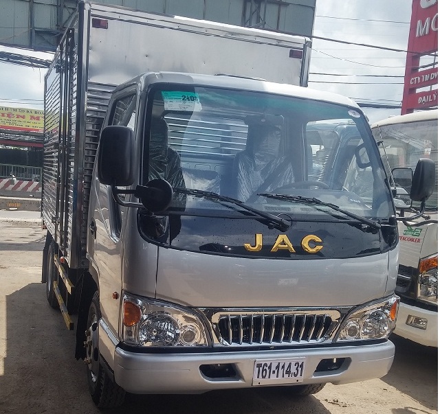 xe tai jac 24 tan chay trong thanh pho gia re