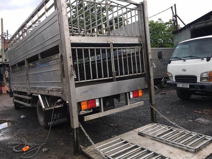 Ngan bung nang xe tai gia chi 25 trieu bung nang xe cho heo