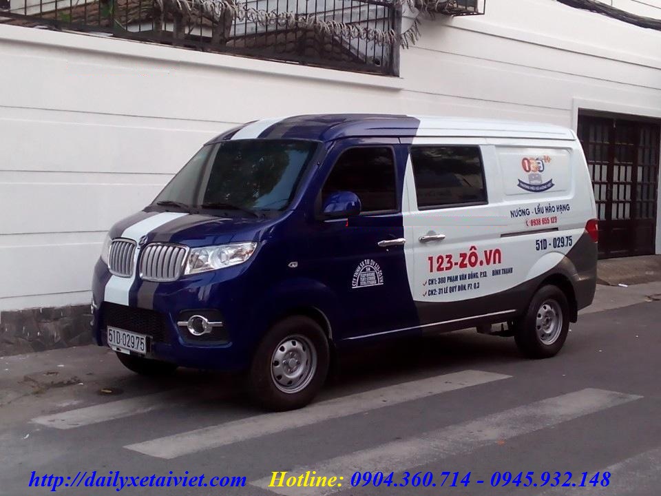 xe ban tai 5 cho ngoi chay trong thanh pho dongben x30