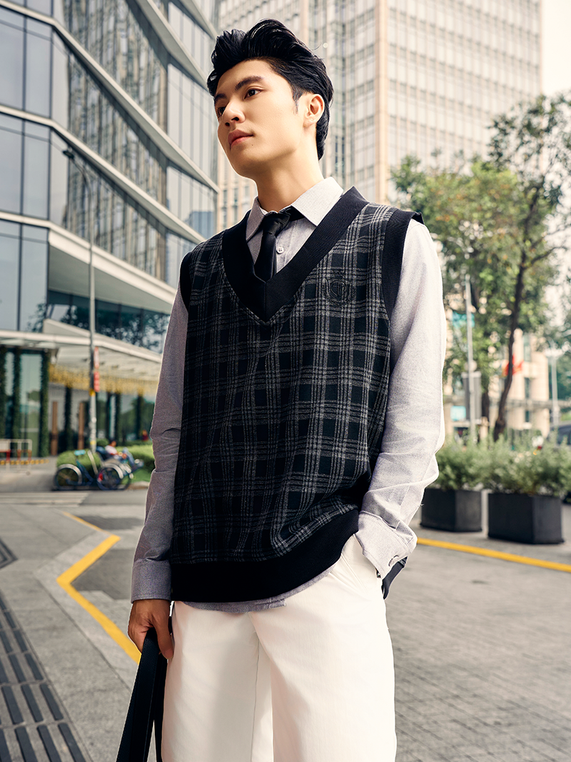 Ao Ghile Thun Caro Theu Logo Form Regular AG001 Mau Den