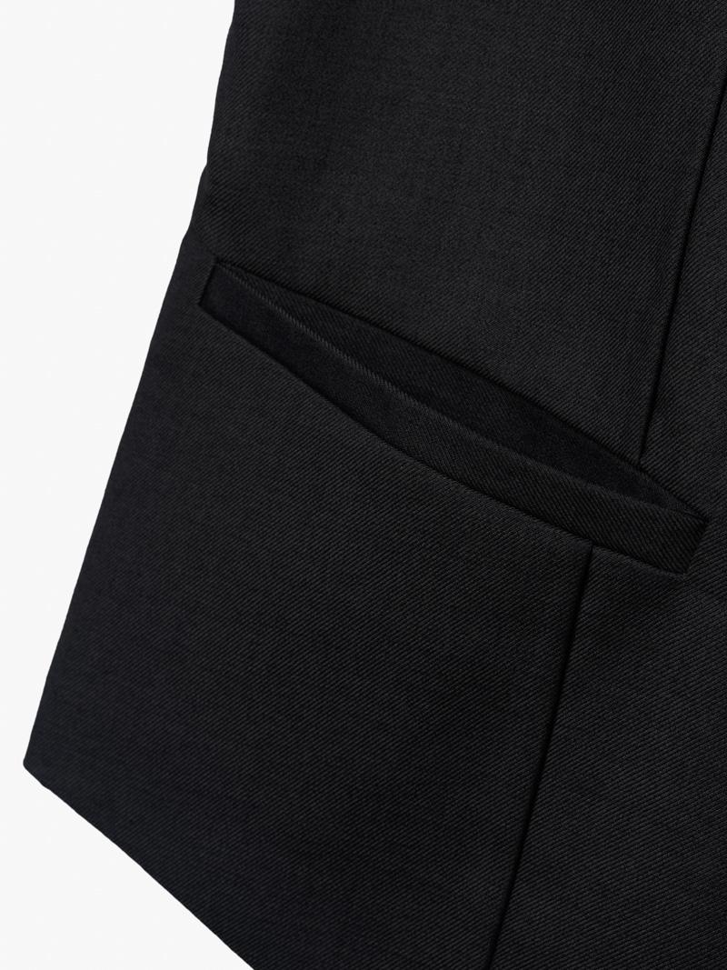 Ao Gile Tron 4 Nut Form Slimfit AG036 Mau Den