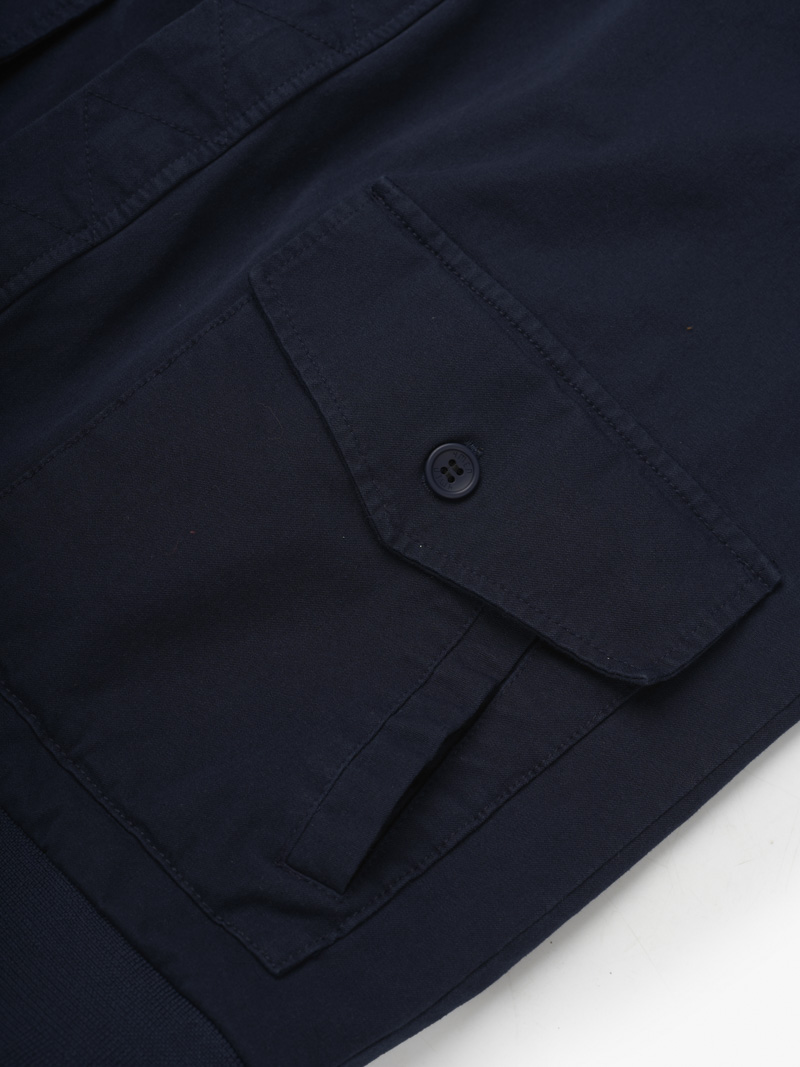 Ao Khoac Bomber 2 Tui Hop In O Nguc Form Regular AK064 Mau Xanh Den