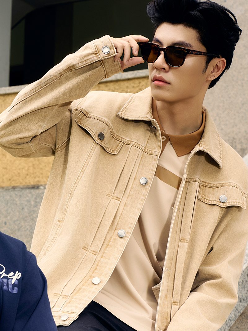 Ao Khoac Denim Xep Ly Nep Tru Form Regular AK063 Mau Be