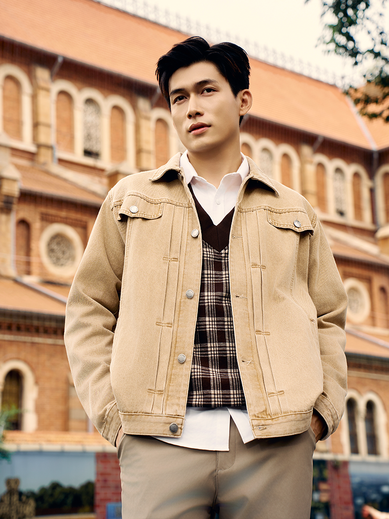 Ao Khoac Denim Xep Ly Nep Tru Form Regular AK063 Mau Be