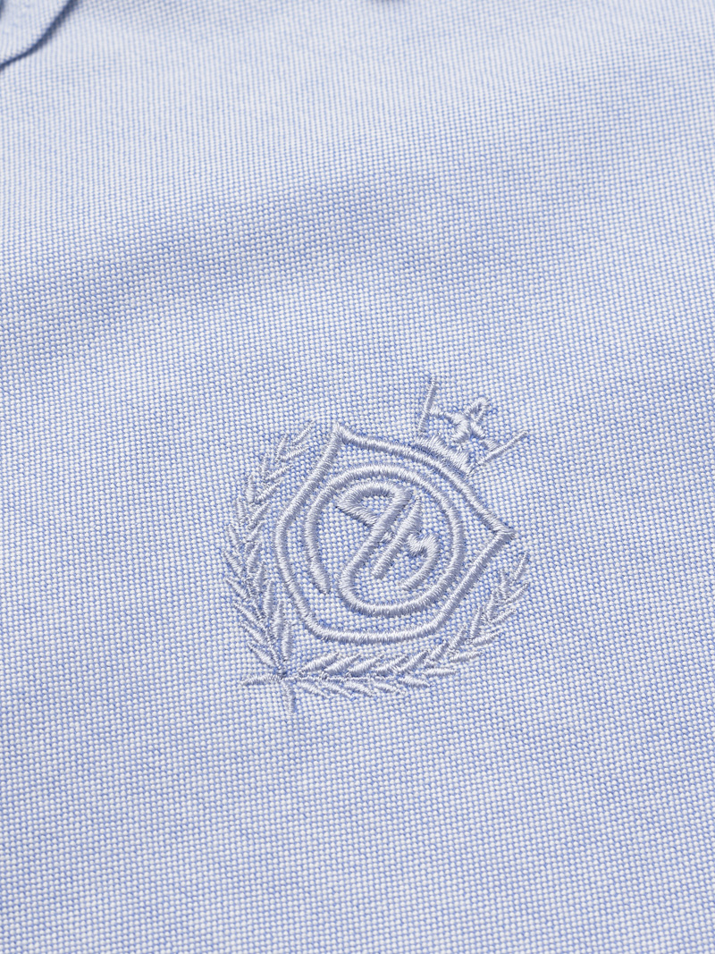 Ao So Mi Oxford Theu Logo Huy Hieu Form Slimfit SM171 Mau Xanh Bien