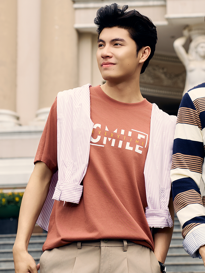 Ao Thun In Chu SMILE Form Regular AT160 Mau Nau