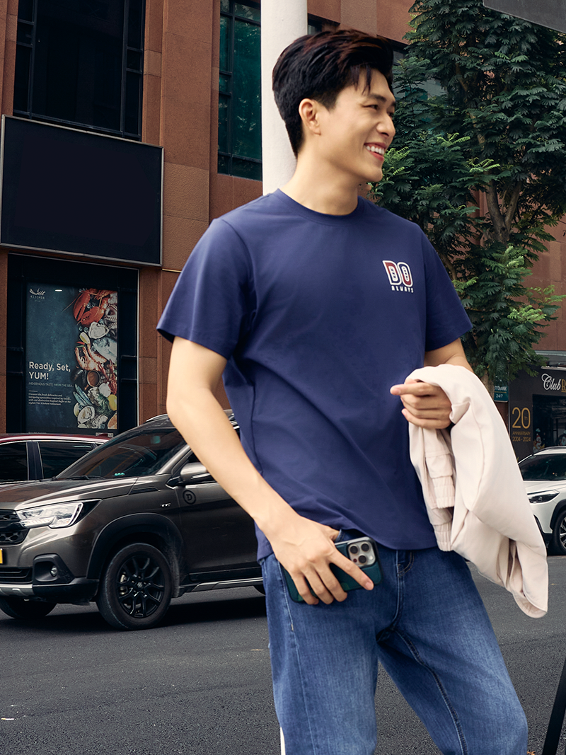 Ao Thun In Logo DO Form Regular AT159 Mau Xanh Den