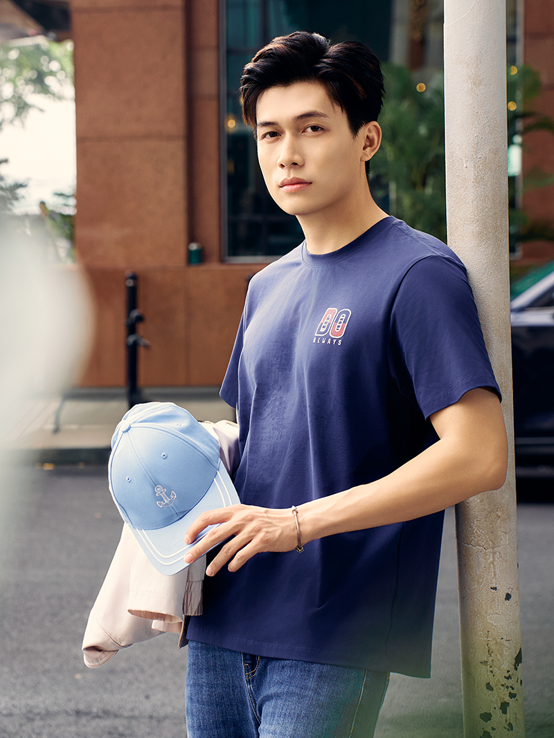 Ao Thun In Logo DO Form Regular AT159 Mau Xanh Den