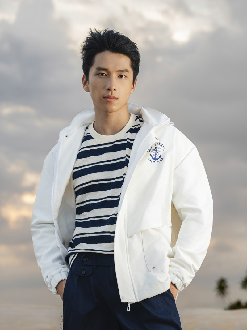 Ao Thun Soc Ngang Nautical Theu Hinh O Nguc Form Regular AT149 Mau Soc Xanh Den
