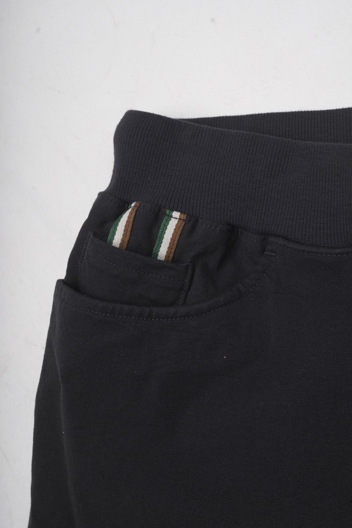 Quan Jogger Kaki Lung Thun Gan Tag Da Tam Giac Form Regular JO016 Mau Den
