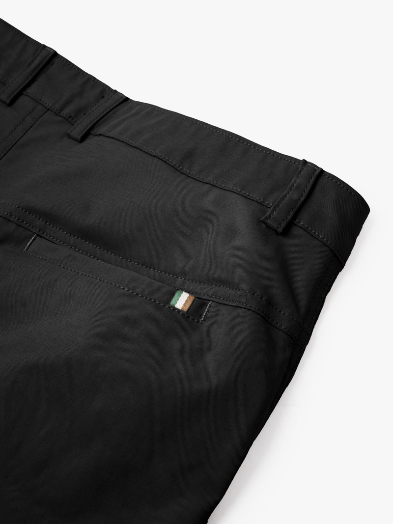 Quan Short Kaki Dieu ZicZac O Tui Form Regular QS063 Mau Den