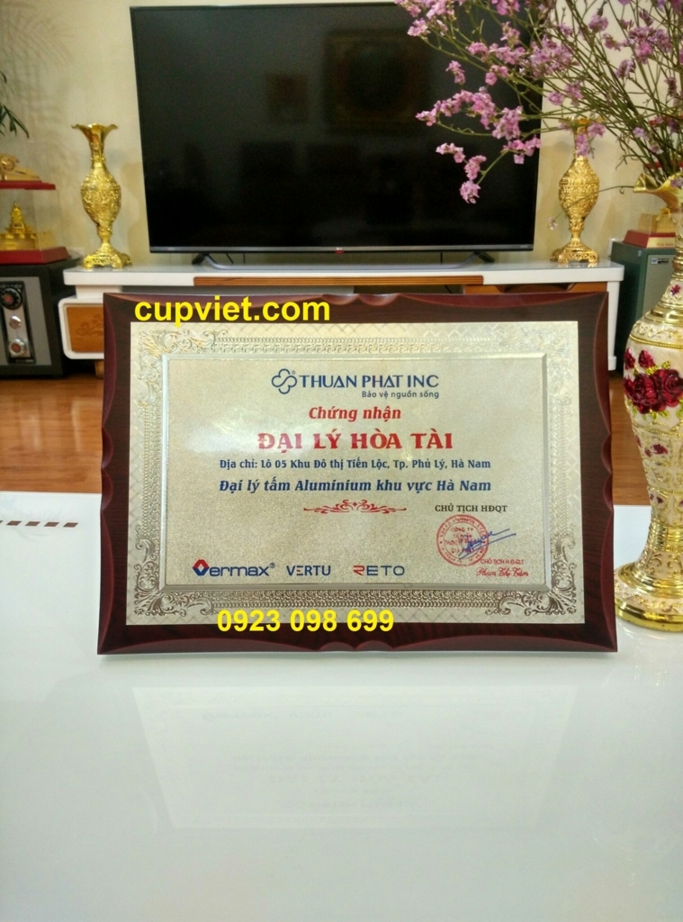 San xuat bieu trung dong lam bang chung nhan qua tang bang khen bang vinh danh go dong gia re