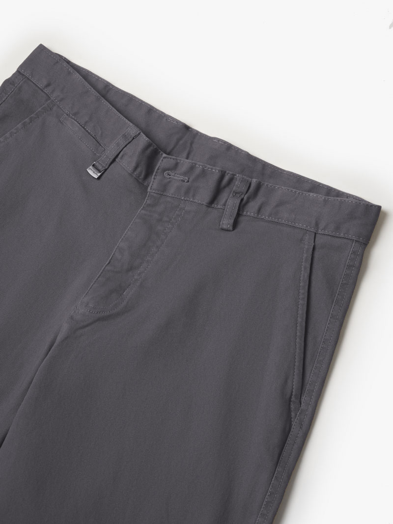 Quan Kaki Tron Signature Gan Tag Kim Loai Form Slimfit QK028 Mau Xanh Dam